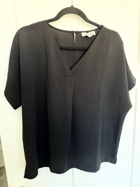 She + Sky Black V-Neck Short Sleeve Tunic
